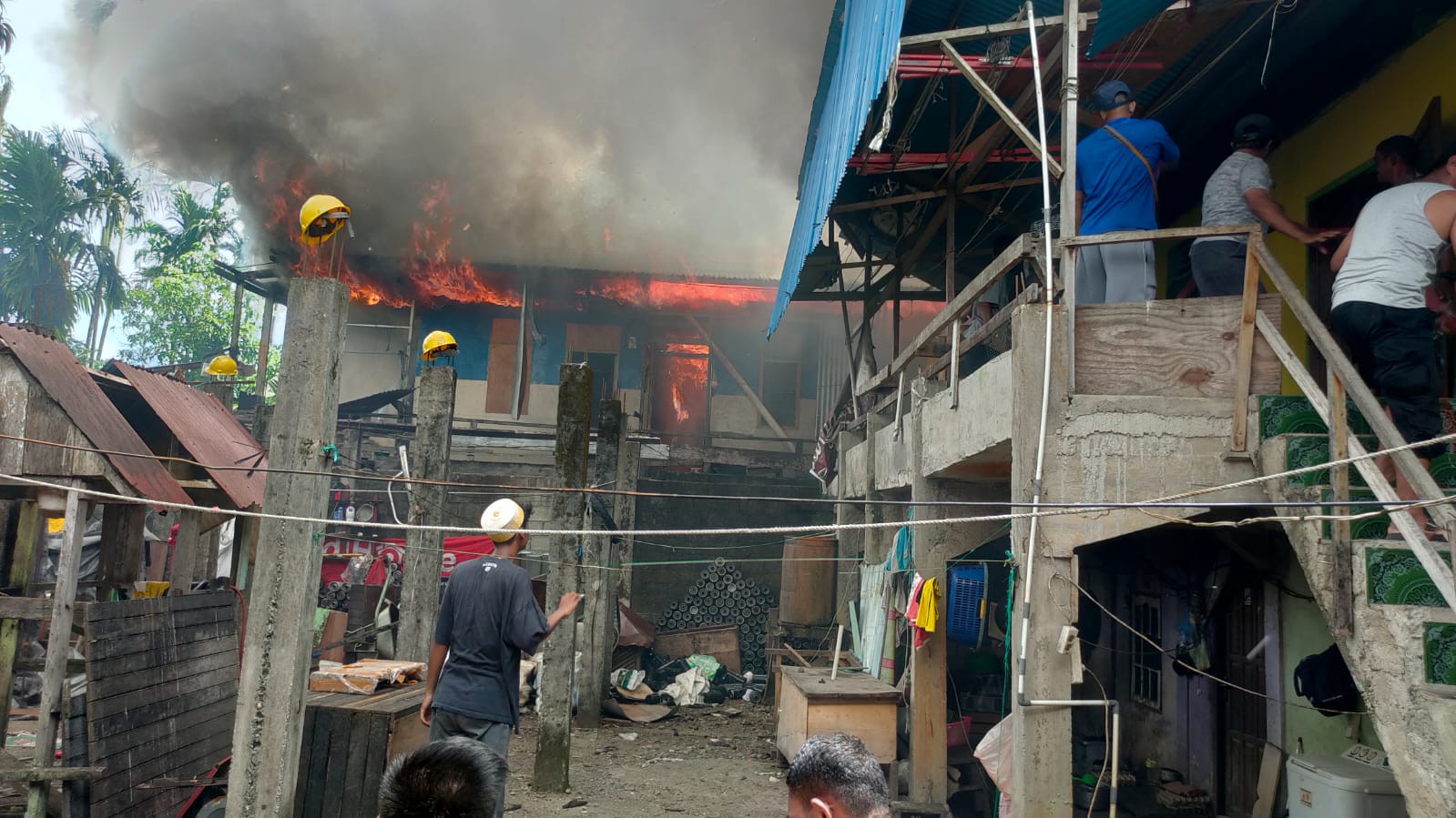 Tampam kebakaran rumah di Jalan Seroja, Kota Timika, Kabupaten Mimika, Papua Tengah, Senin (6/3/2023), (Foto/Acel).